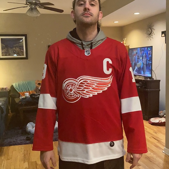 Steve Yzerman Vintage Detroit Red Wings NHL Jersey - Picture 1 of 6